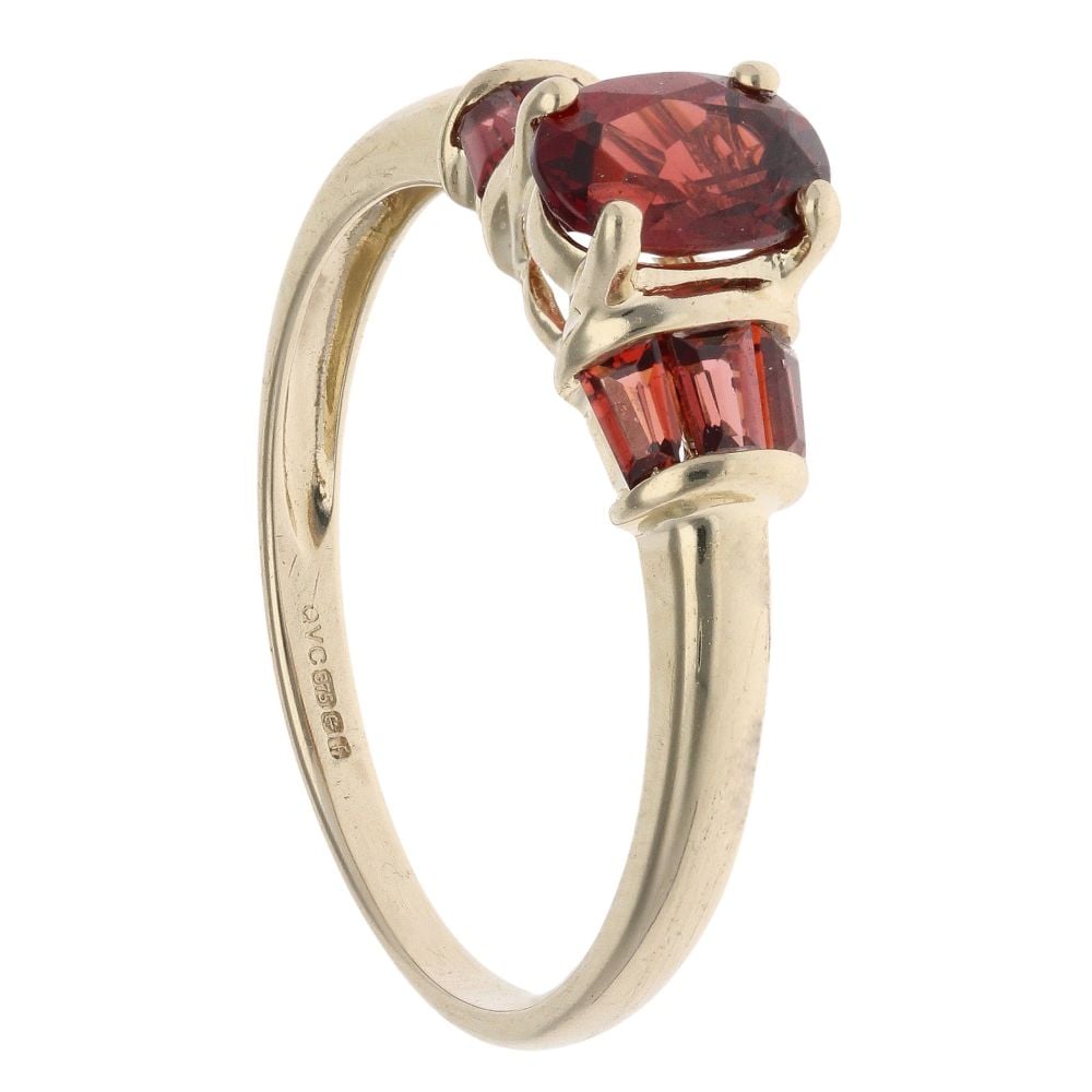 9ct Yellow Gold Oval Garnet Dress Ring