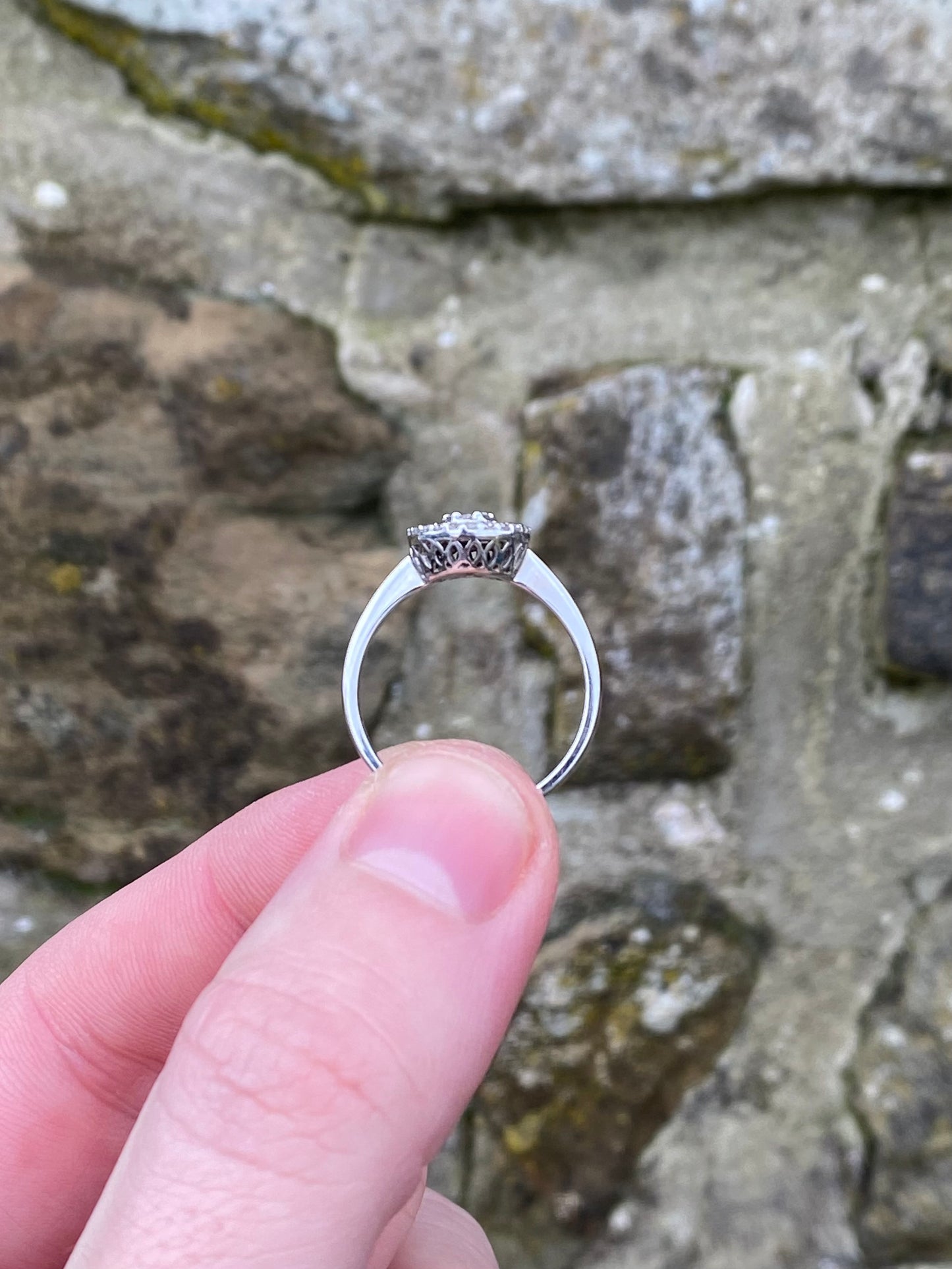 18ct White Gold Diamond Cluster Ring – Size Q