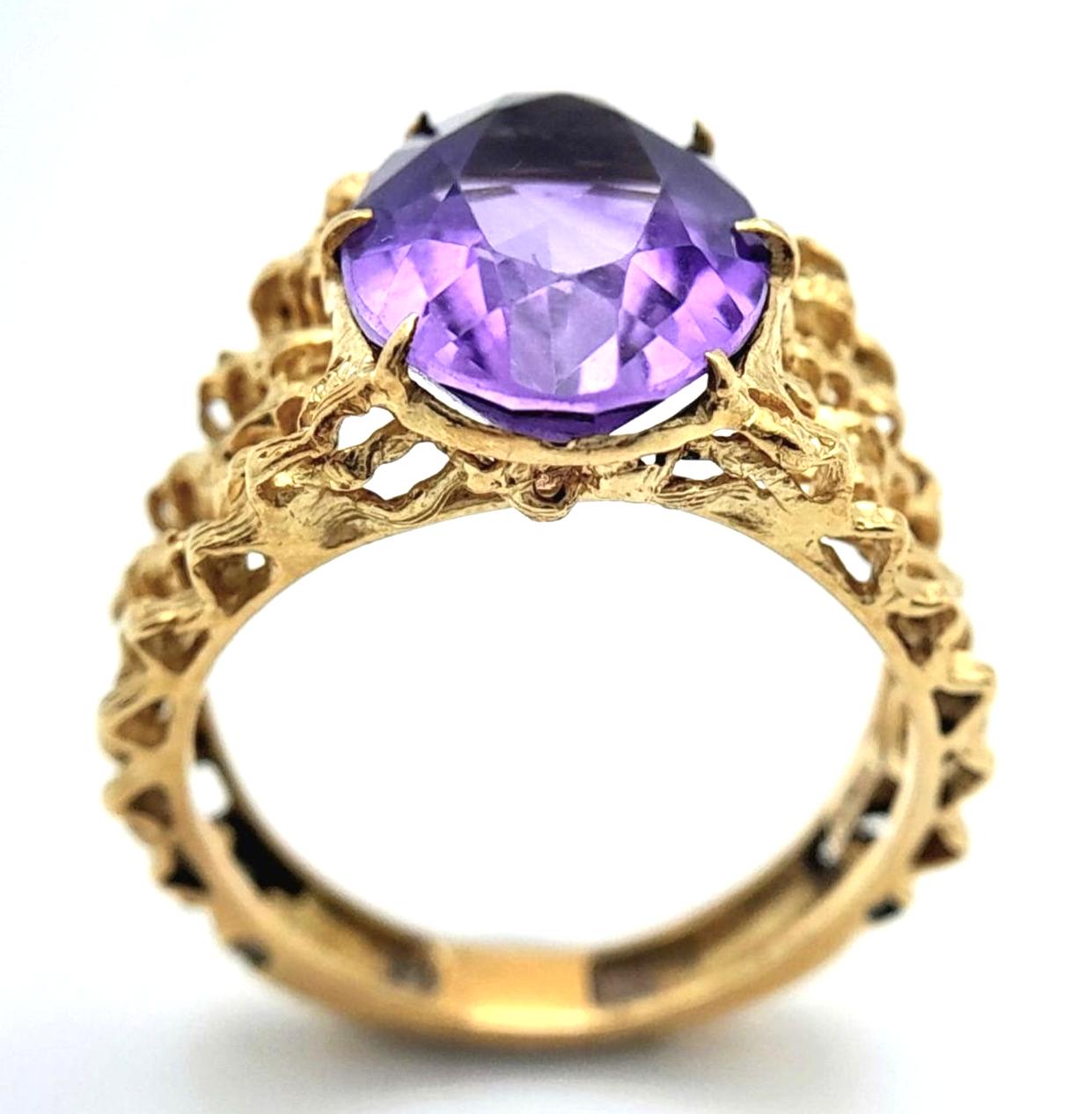 18k Gold 4ct Amethyst Ring - Size: P