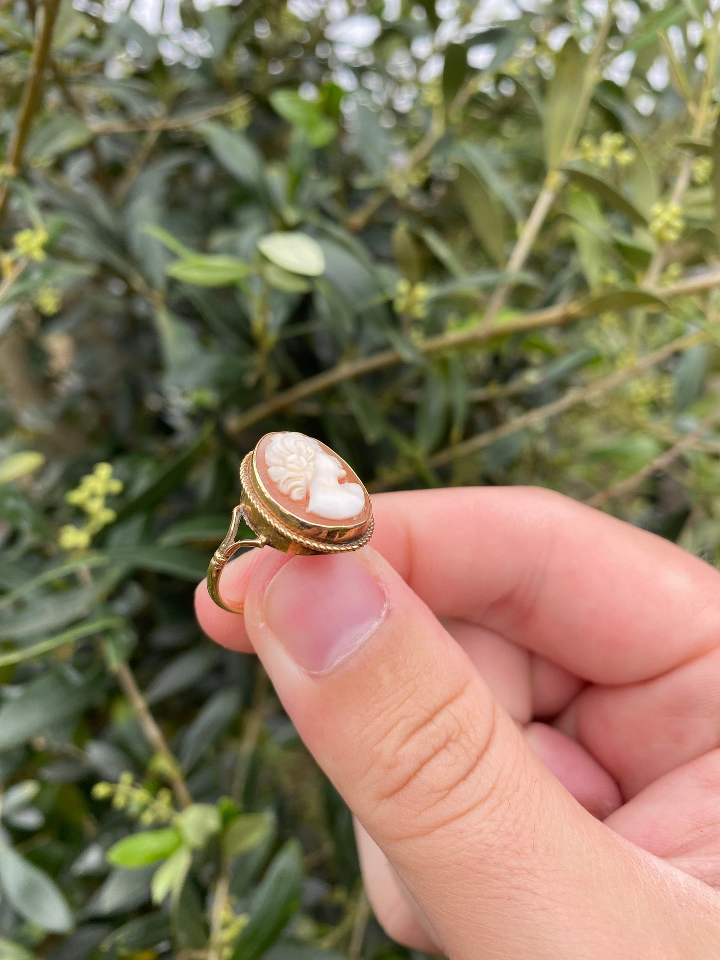 Vintage Gold Cameo Signet ring Size N Hallmarked U.K. 375