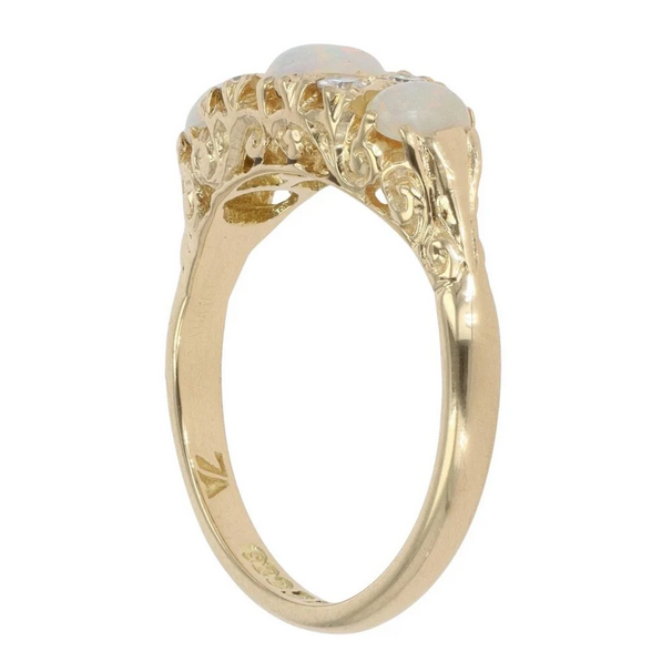 18ct Yellow Gold Diamond and Opal Ring - Size: J