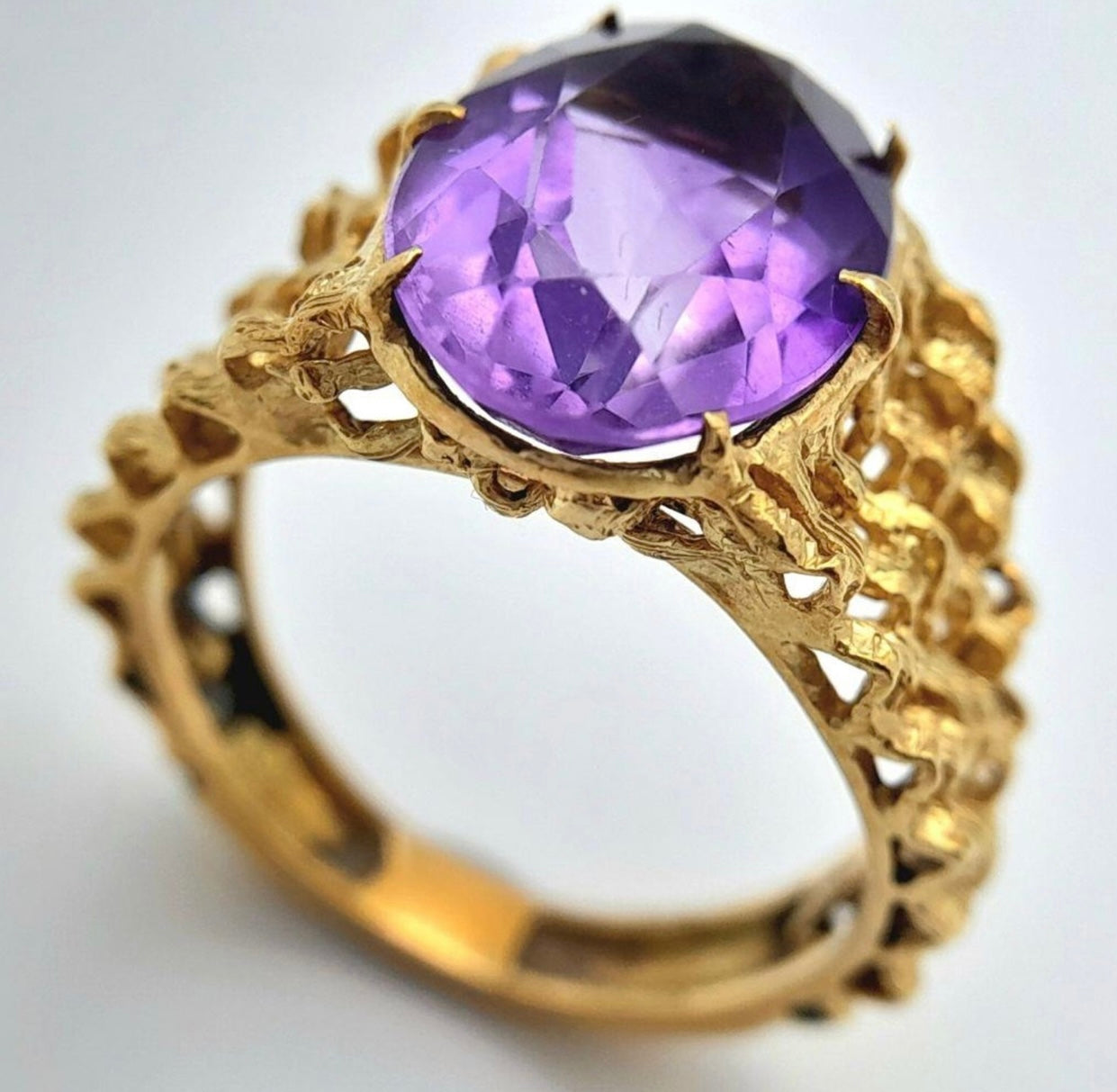 18k Gold 4ct Amethyst Ring - Size: P