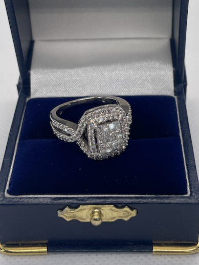 14ct White Gold and Diamond Cluster Ring 1.05ct Diamonds - Size: O