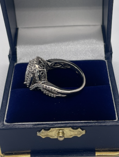 14ct White Gold and Diamond Cluster Ring 1.05ct Diamonds - Size: O