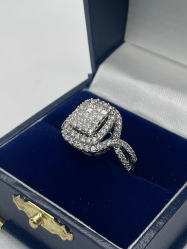 14ct White Gold and Diamond Cluster Ring 1.05ct Diamonds - Size: O