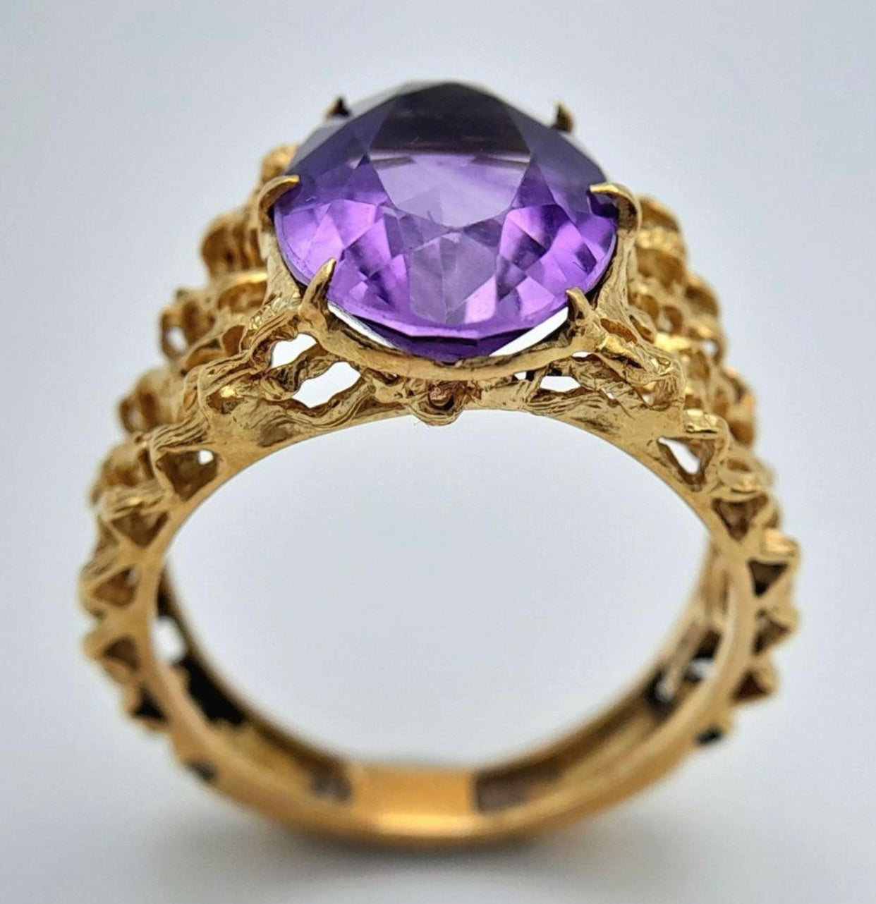 18k Gold 4ct Amethyst Ring - Size: P