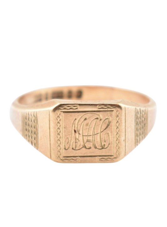 Yellow Gold Engraved Signet Ring - Size: N 1/2