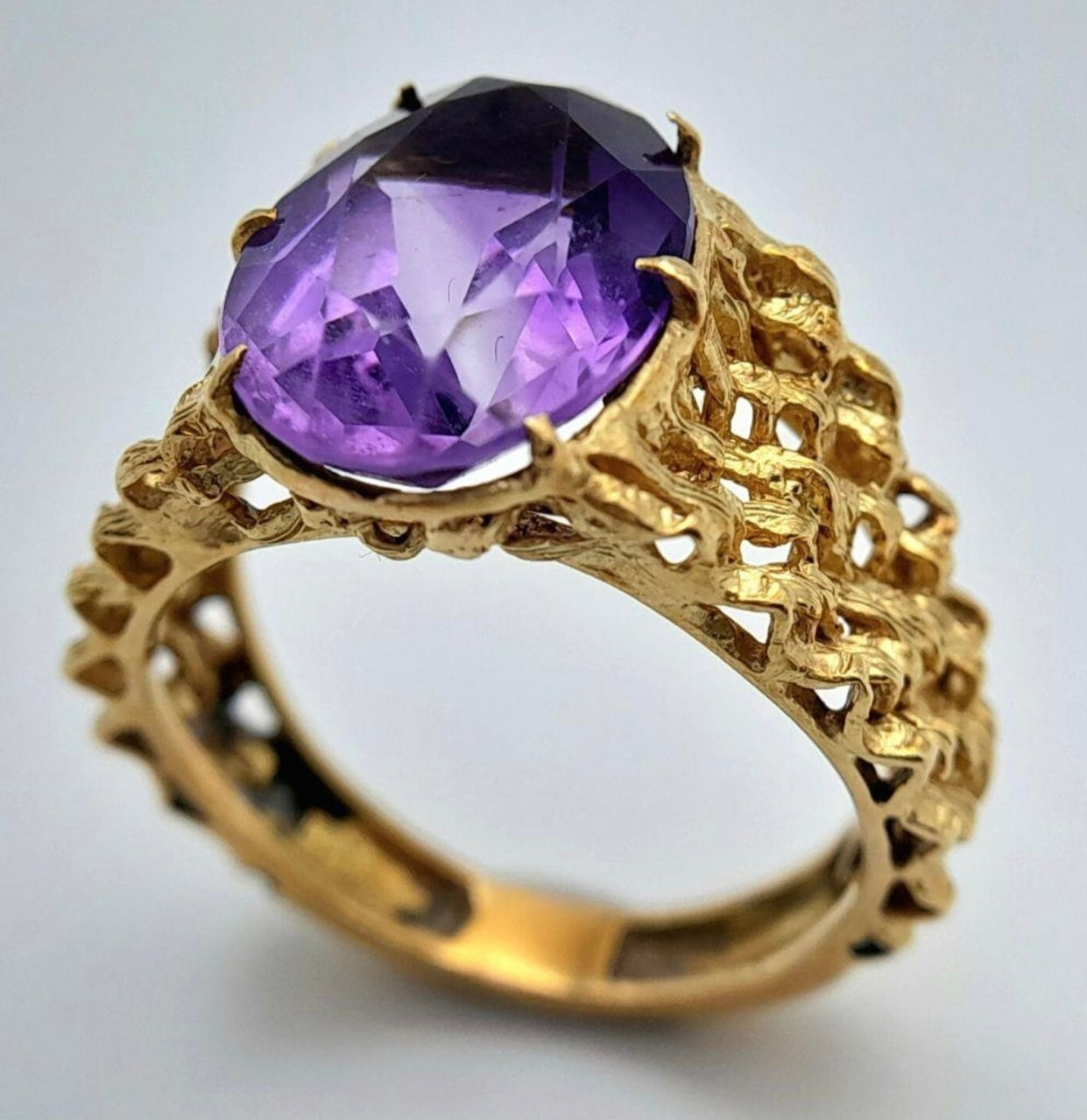 18k Gold 4ct Amethyst Ring - Size: P