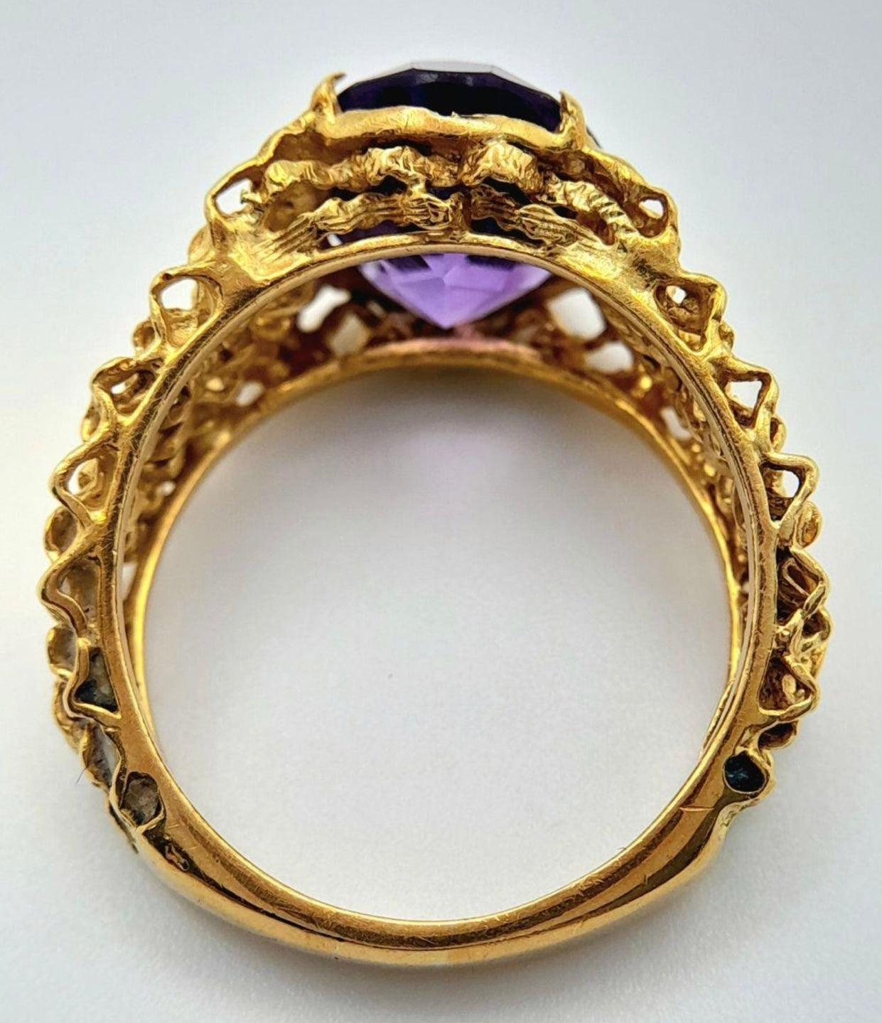 18k Gold 4ct Amethyst Ring - Size: P