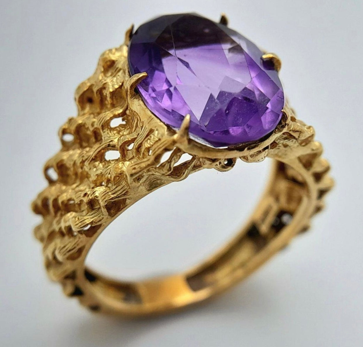18k Gold 4ct Amethyst Ring - Size: P