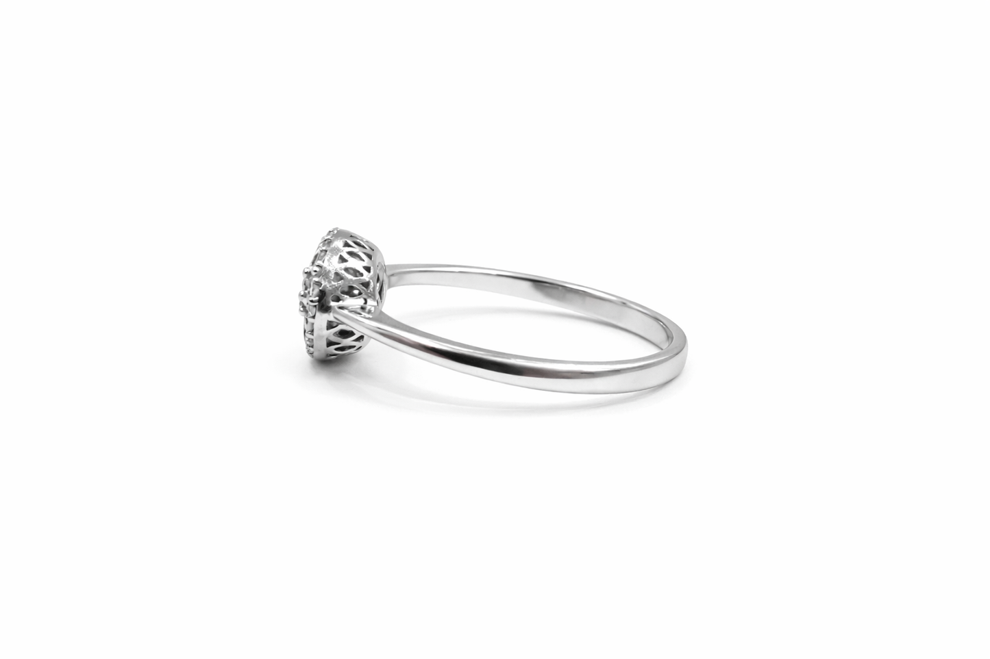 18ct White Gold Diamond Cluster Ring – Size Q