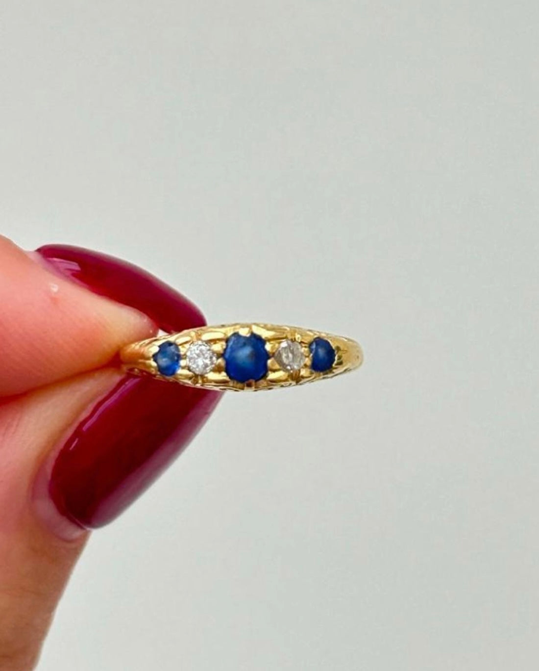 18ct Yellow Gold 5 Stone Sapphire and Diamond Ring - Size: M