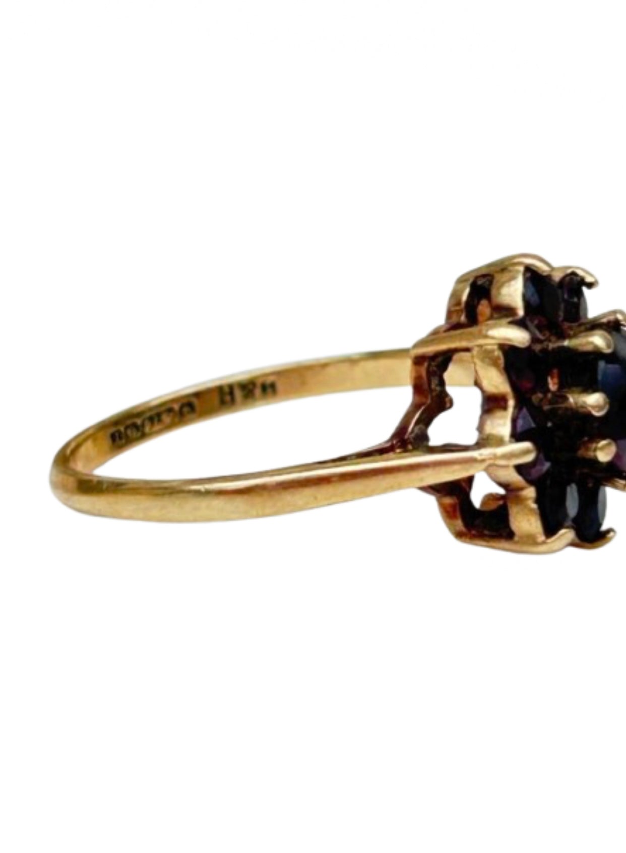 9ct Yellow Gold Garnet Flower Ring - Size: P
