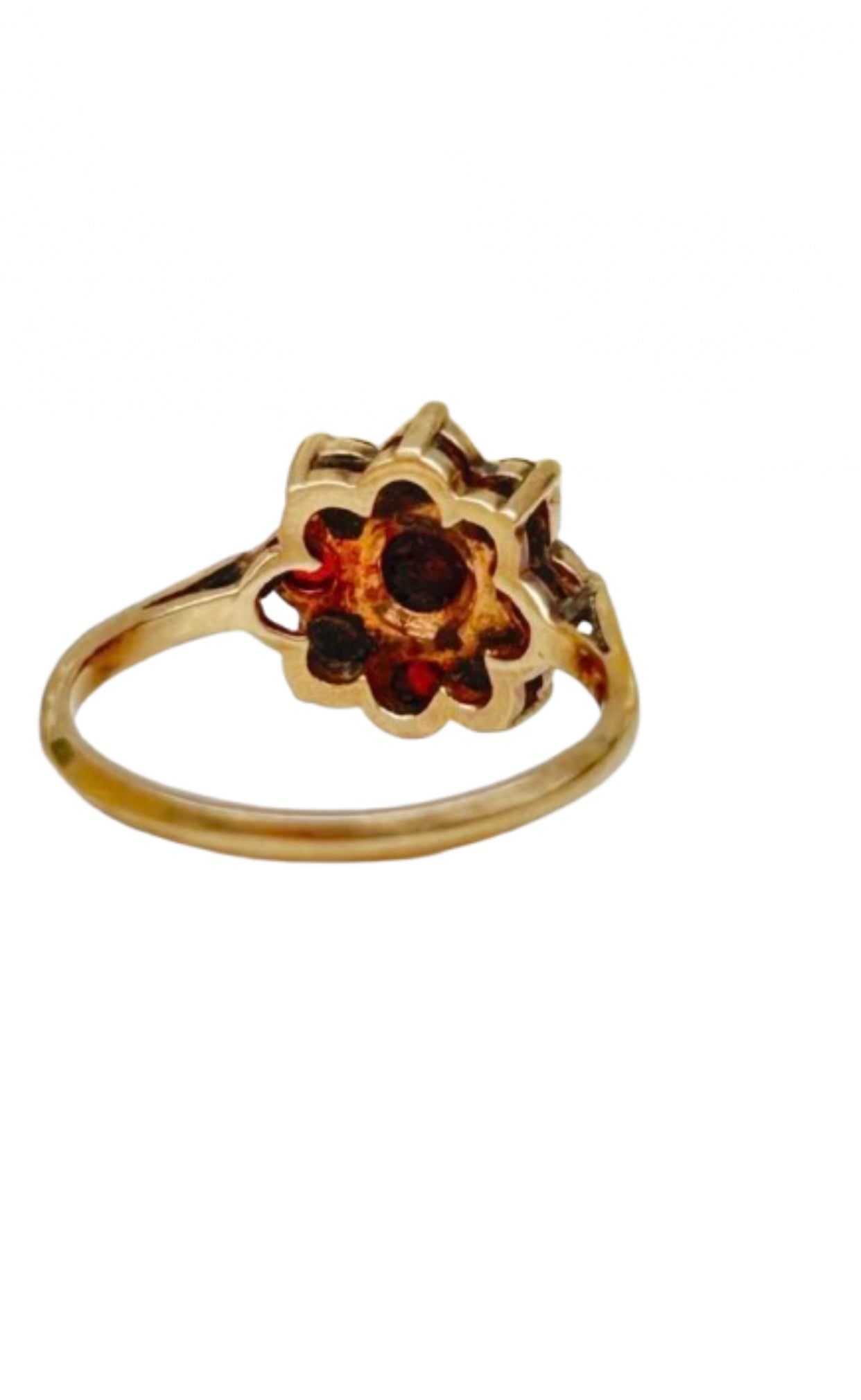 9ct Yellow Gold Garnet Flower Ring - Size: P