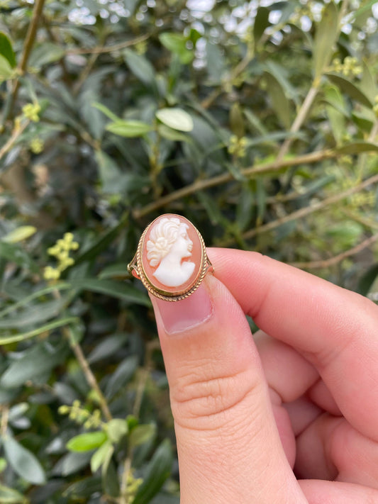 Vintage Gold Cameo Signet ring Size N Hallmarked U.K. 375
