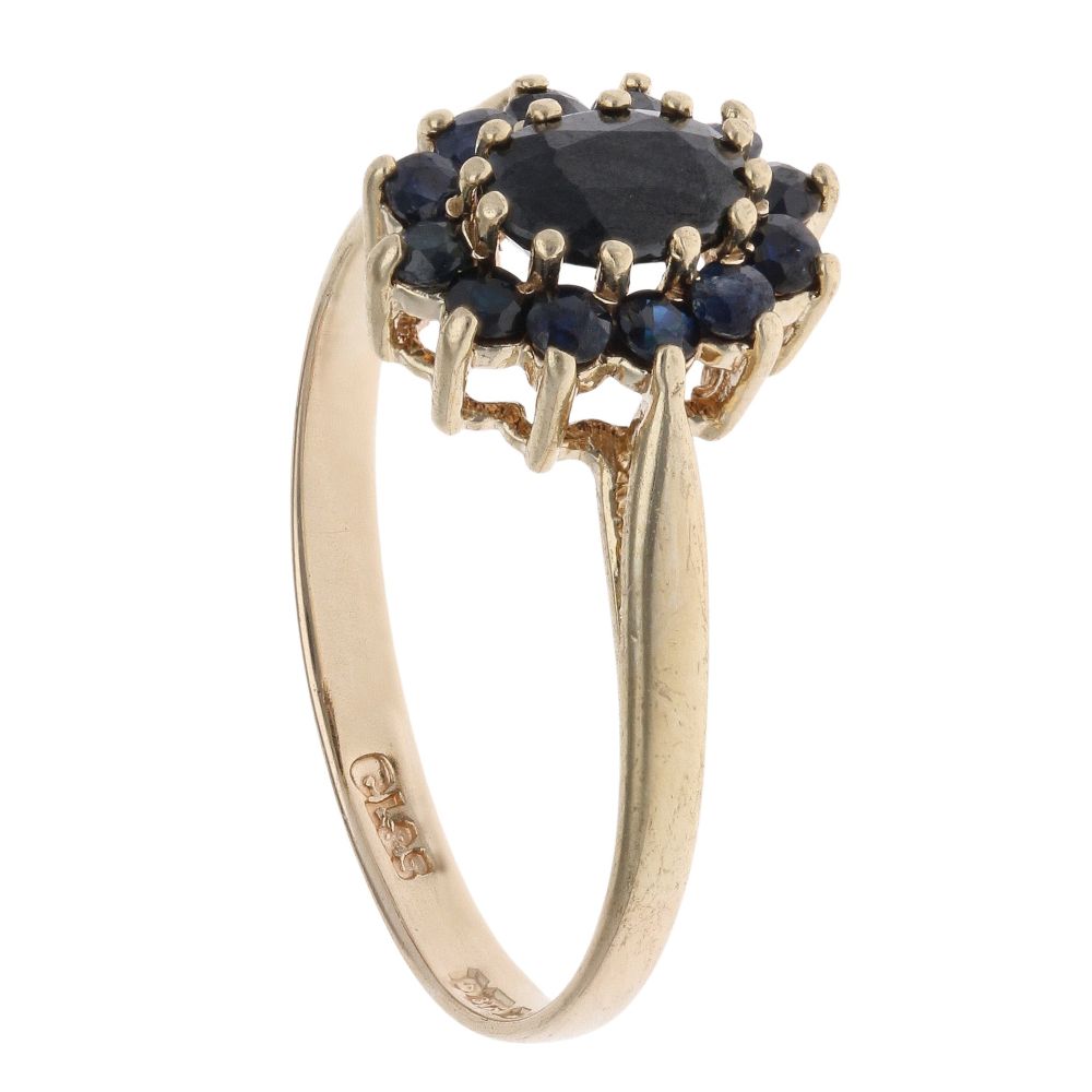 9ct Yellow Gold Sapphire Oval Cluster Ring